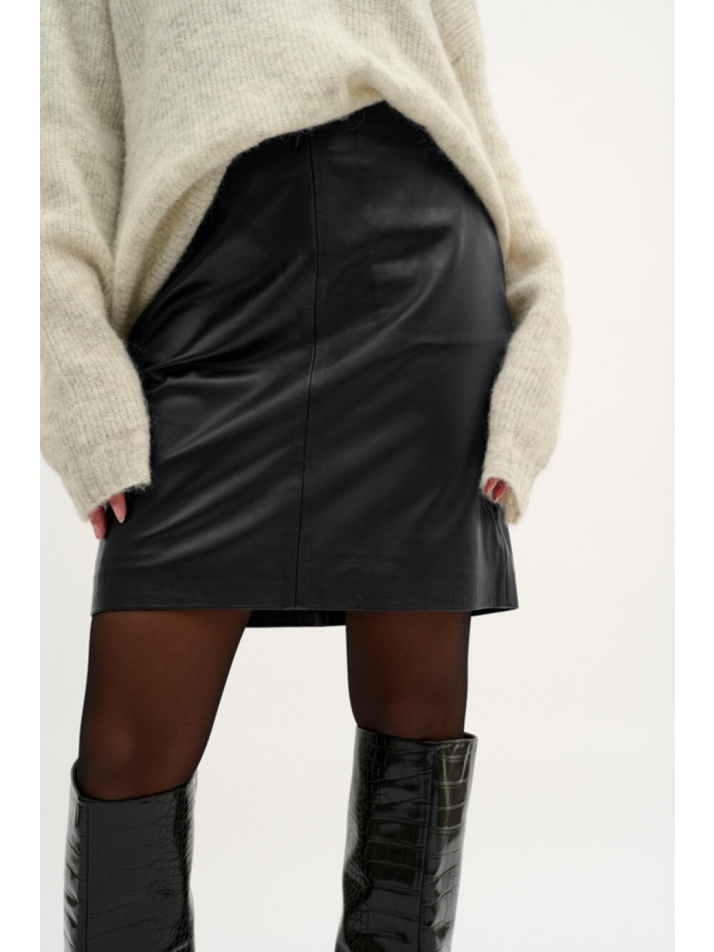 My Essential Wardrobe - 19 THE LEATHER SKIRT Nederdel