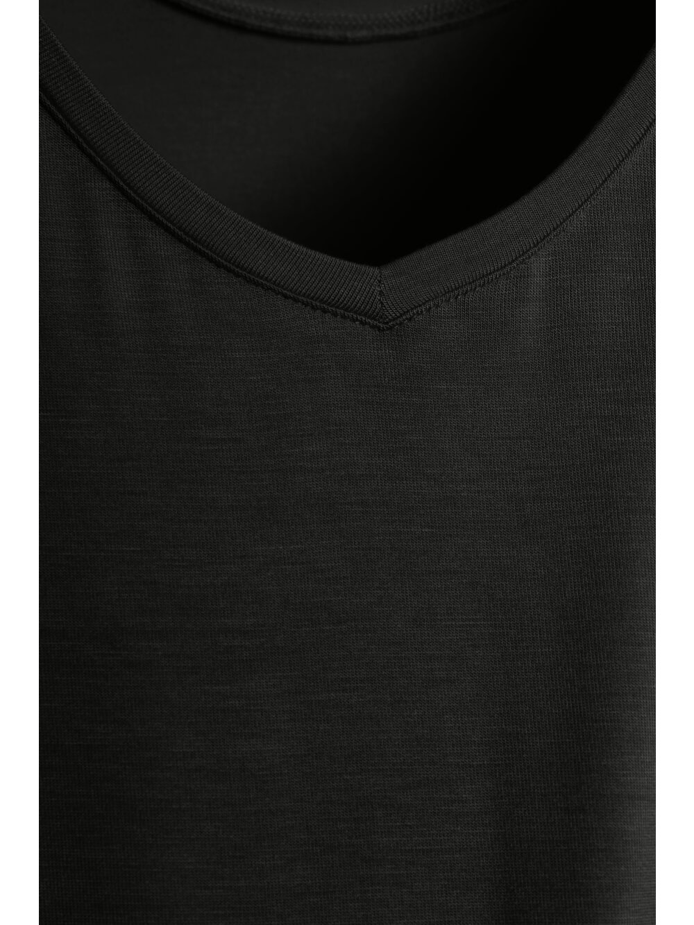 Culture - CUpoppy VO-neck Tank Top.