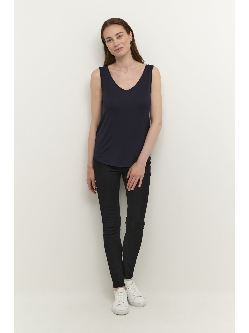 Culture - CUpoppy VO-neck Tank Top.